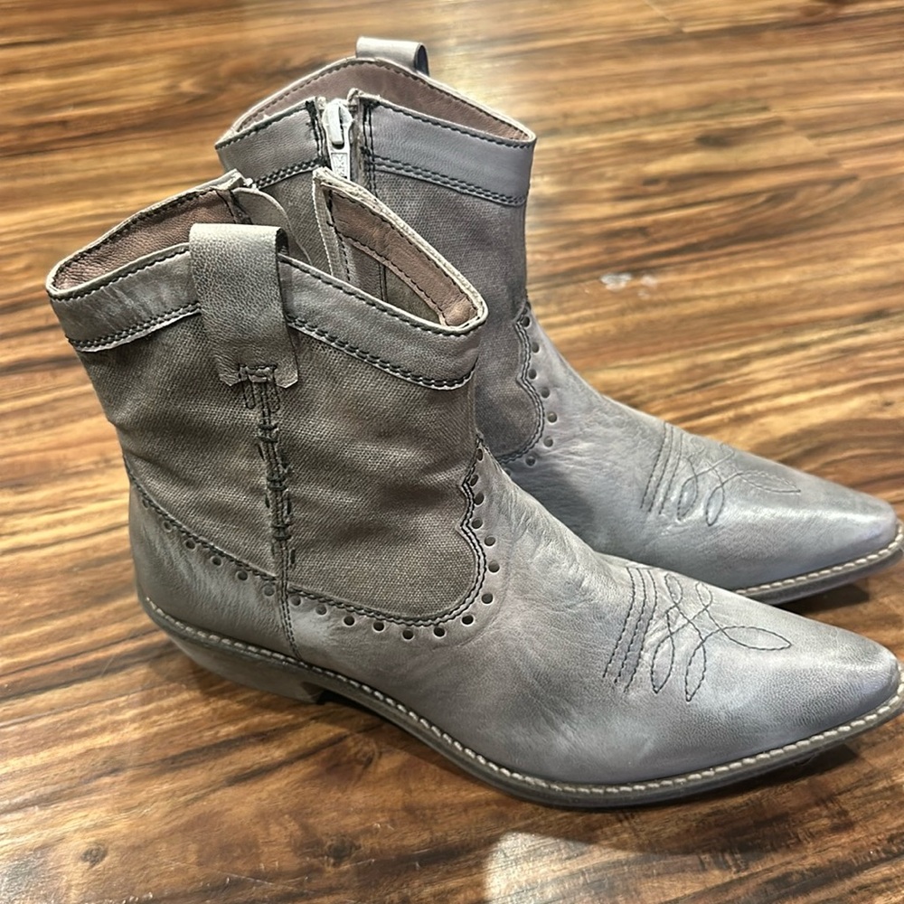 Roan Booties size 11